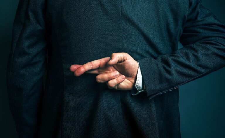 Cómo evitar estafas cuando viajas: trucos que nadie te cuenta